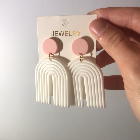 pink and white U shaped earrings - Picture 2 of 4